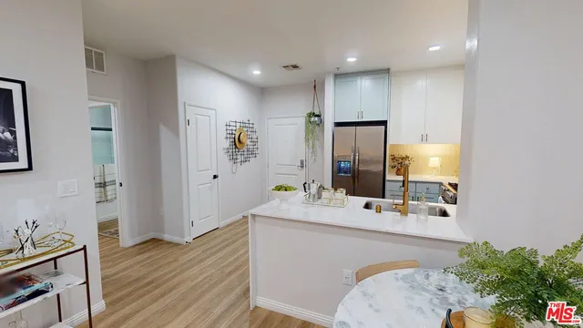 $3,195 | 1901 North Buena Vista Street, Unit 2214, Burbank, CA 91504