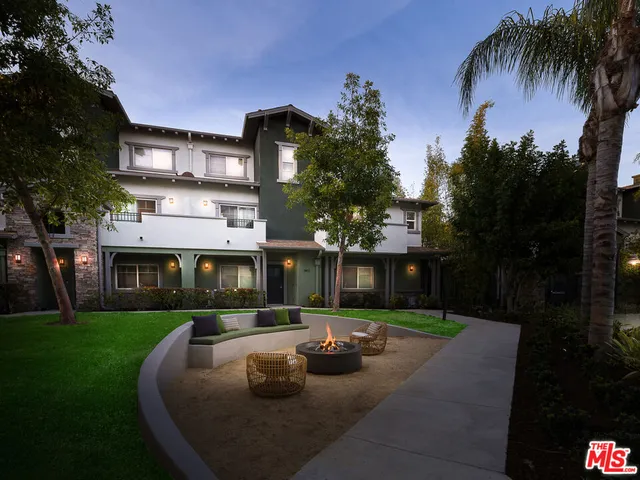 $3,207 | 1901 North Buena Vista Street, Unit 2214, Burbank, CA 91504