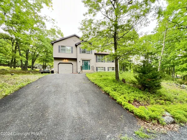 $279,900 | 107 Warbler Court, Bushkill, PA 18324