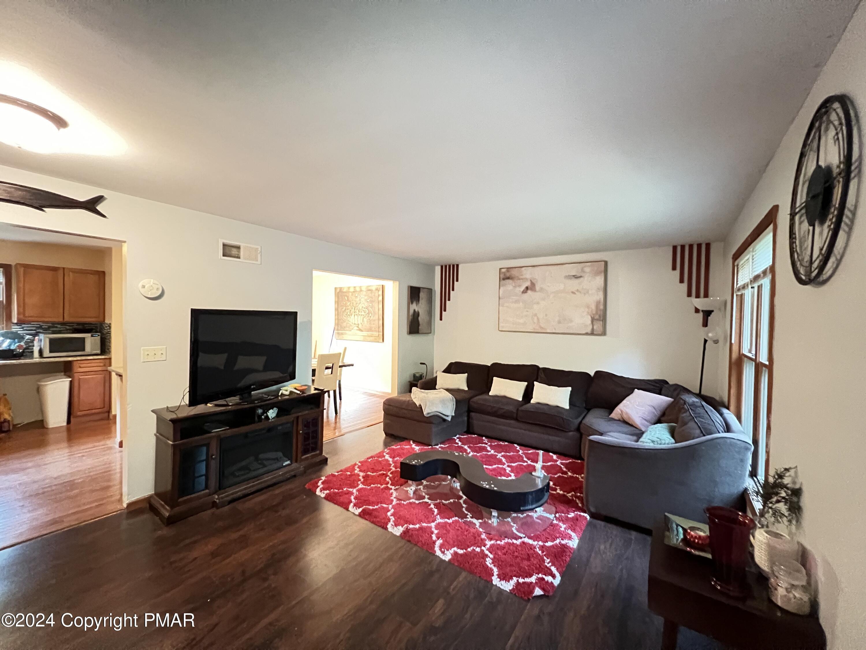 107 Warbler Court Bushkill, PA 18324 - Photo 11 of 36 9-Living Room (3)