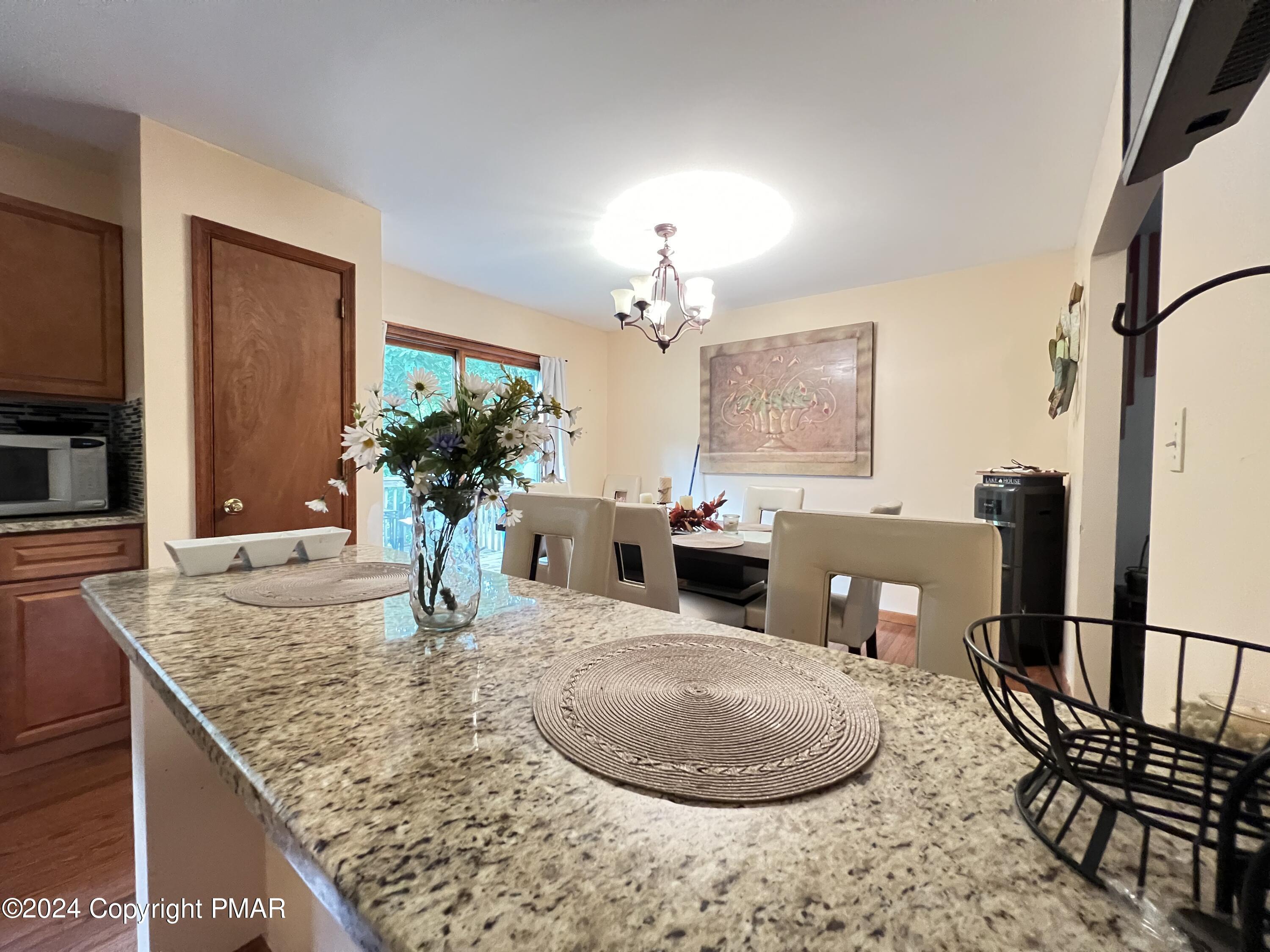 107 Warbler Court Bushkill, PA 18324 - Photo 17 of 36 11-Dining Area (1)