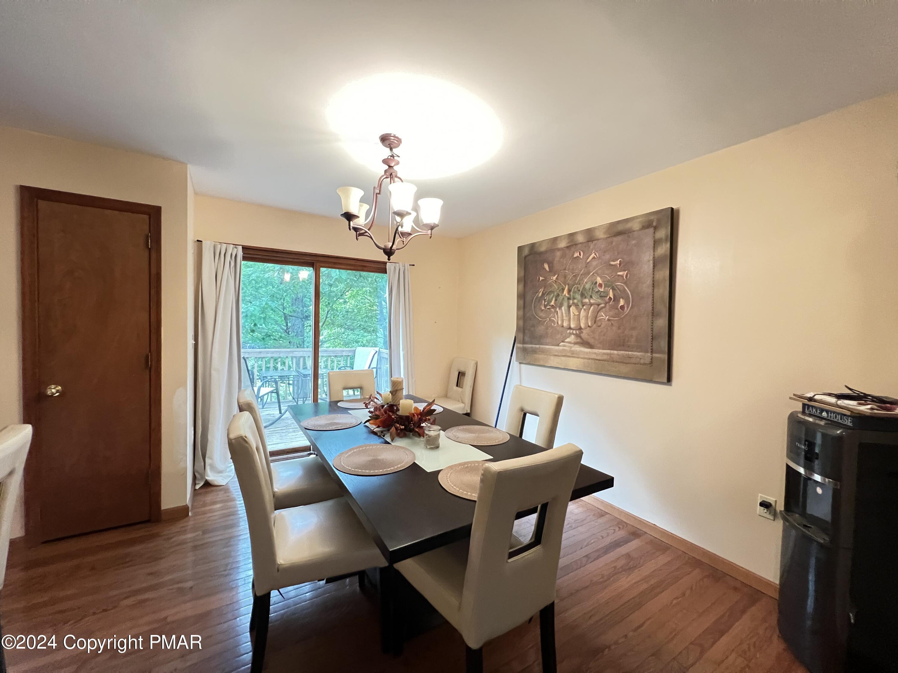 107 Warbler Court Bushkill, PA 18324 - Photo 18 of 36 11-Dining Area (2)