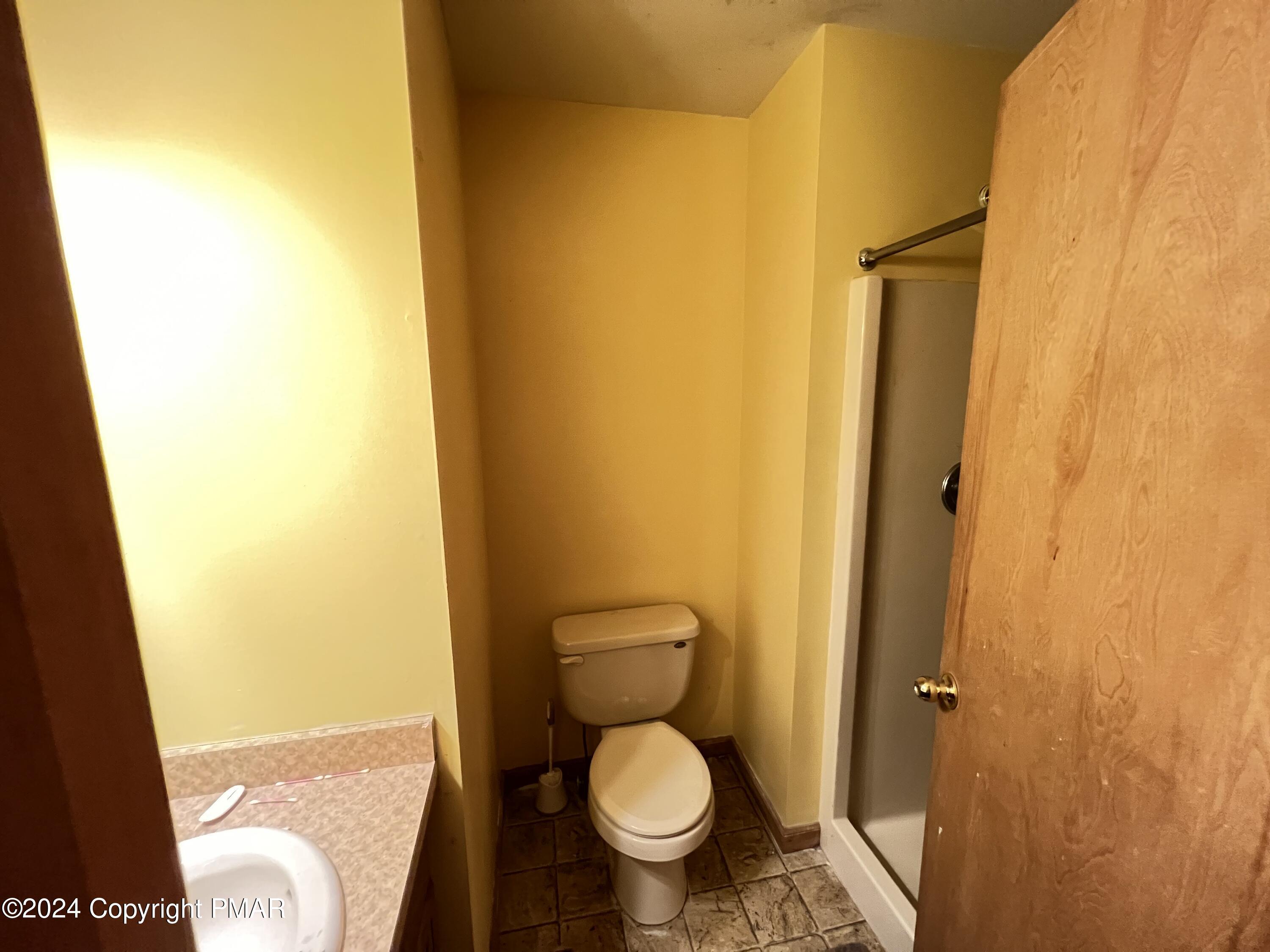 107 Warbler Court Bushkill, PA 18324 - Photo 23 of 36 15-Second Bathroom