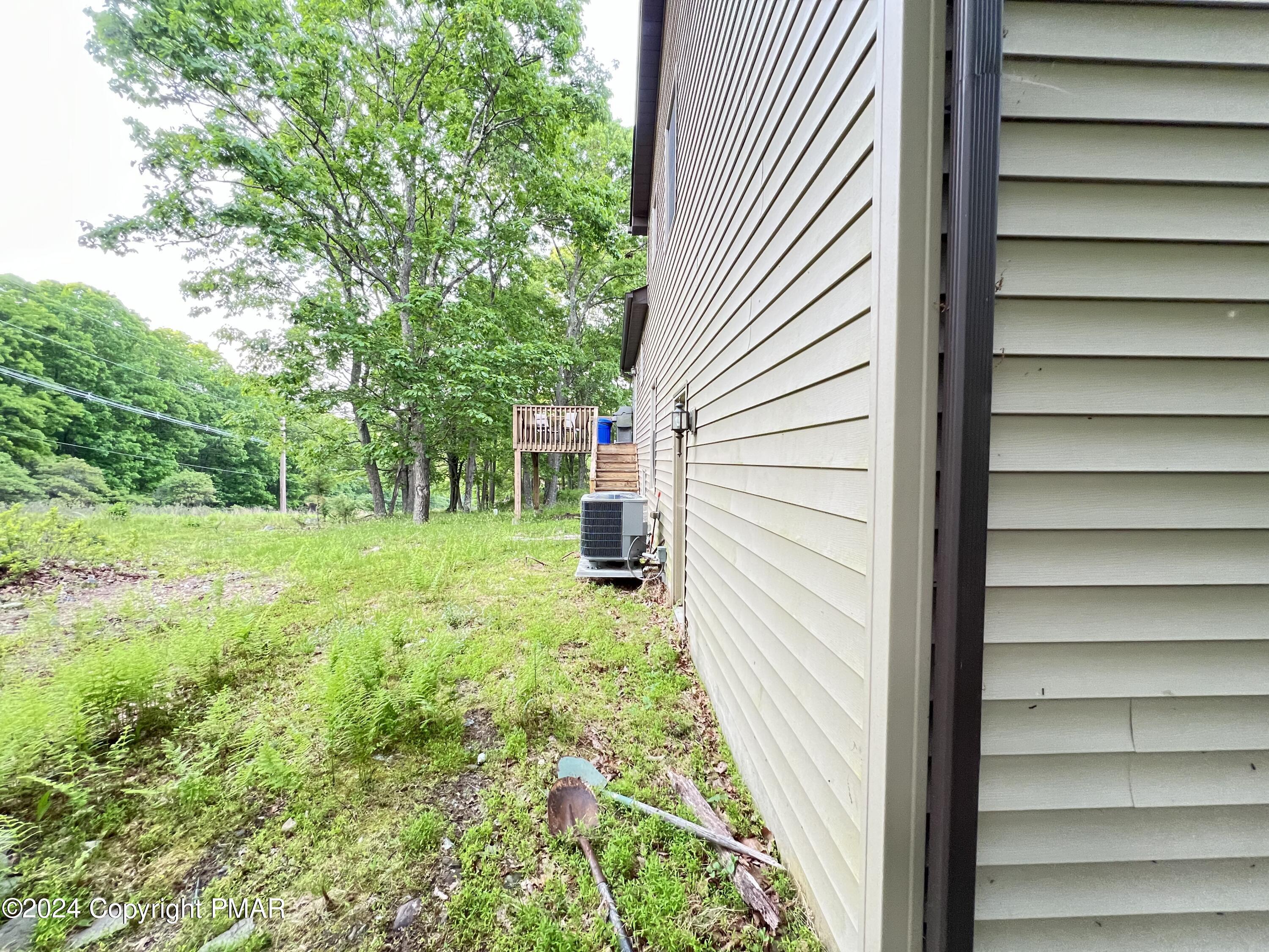 107 Warbler Court Bushkill, PA 18324 - Photo 5 of 36 5-Yard 2
