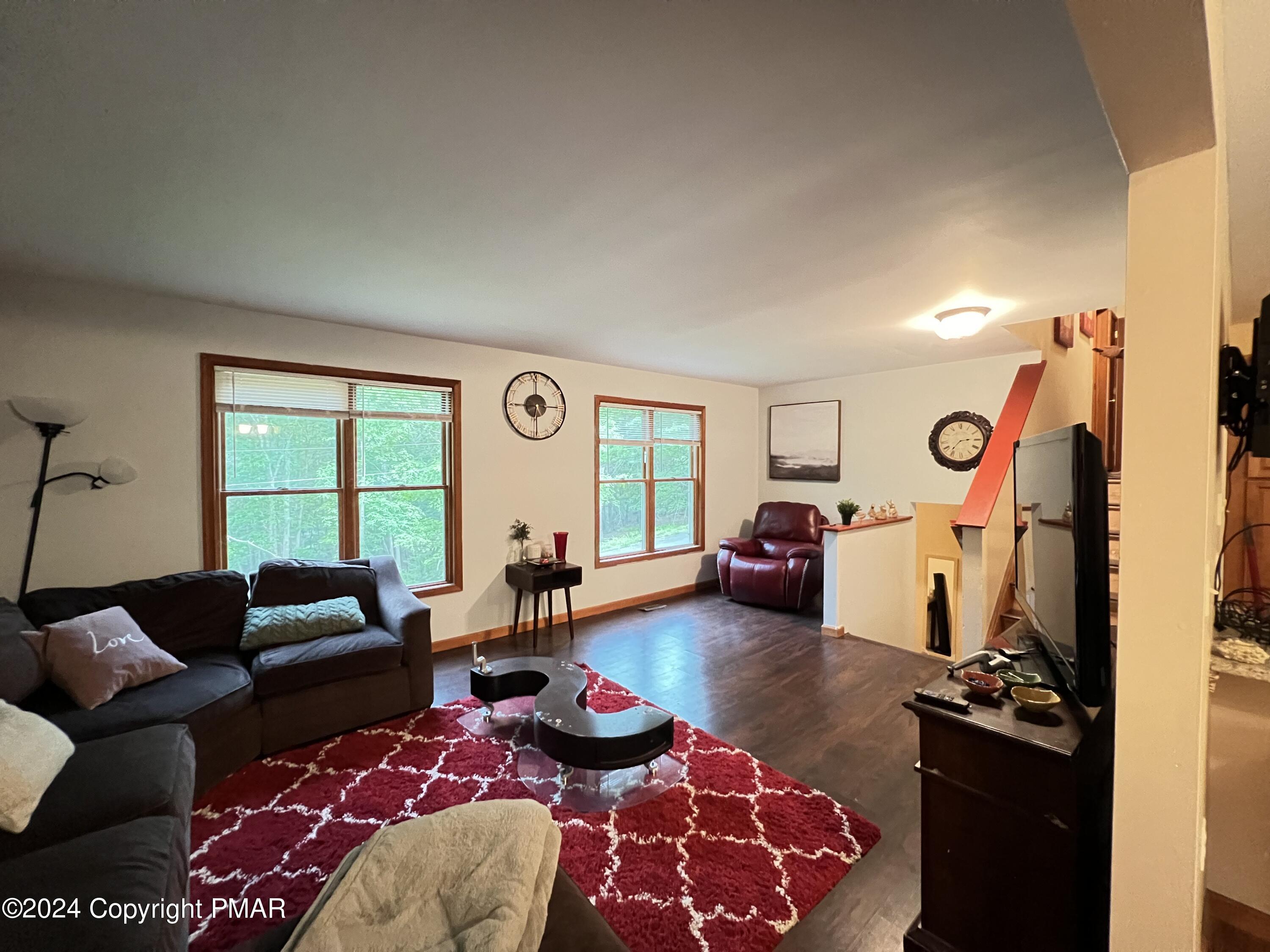107 Warbler Court Bushkill, PA 18324 - Photo 9 of 36 9-Living Room (1)