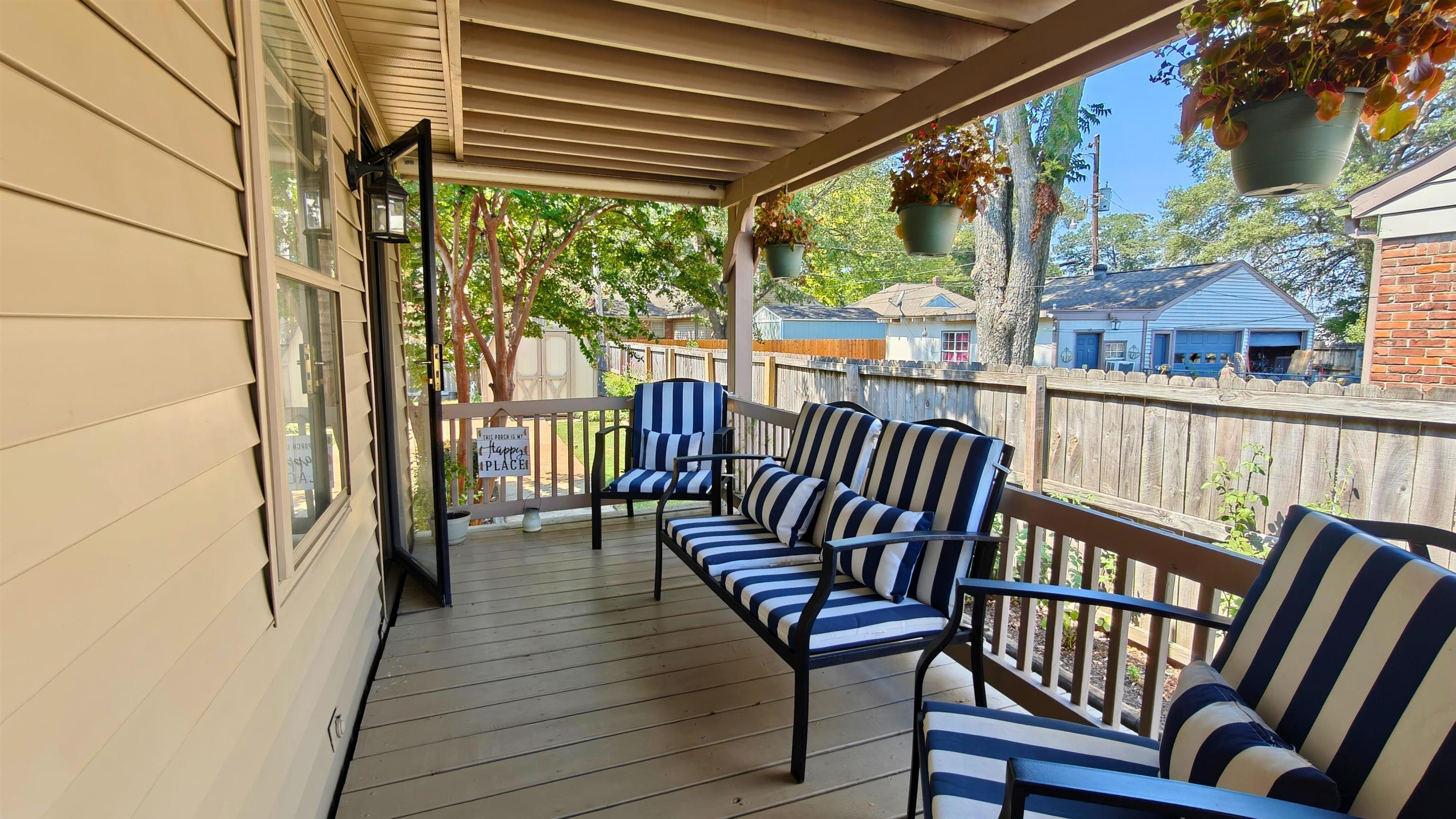 897 Bartlett Road Memphis, TN 38122 - Photo 27 of 33 a view of a two chairs in the balcony
