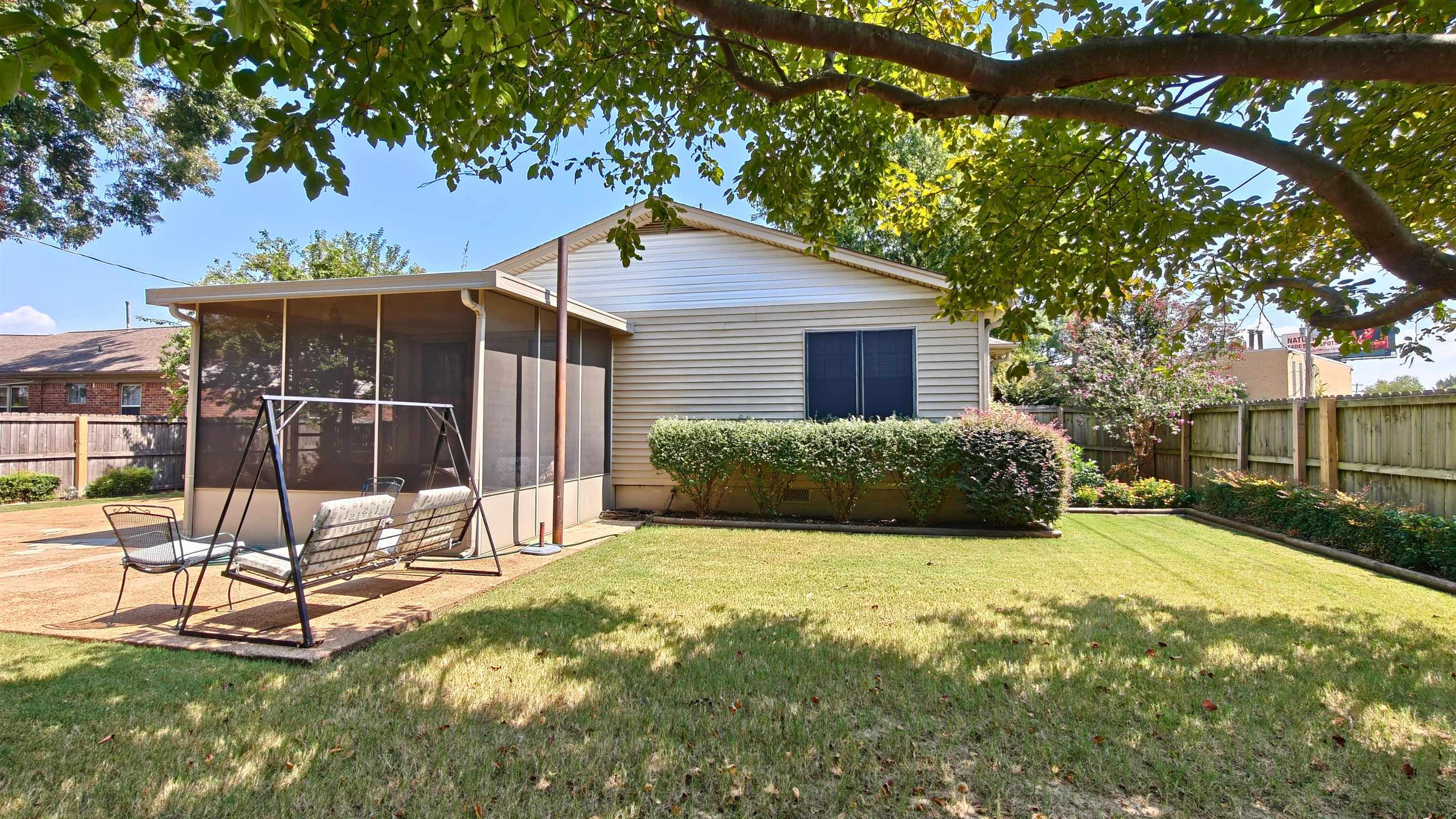 897 Bartlett Road Memphis, TN 38122 - Photo 31 of 33 a view of outdoor space yard and patio