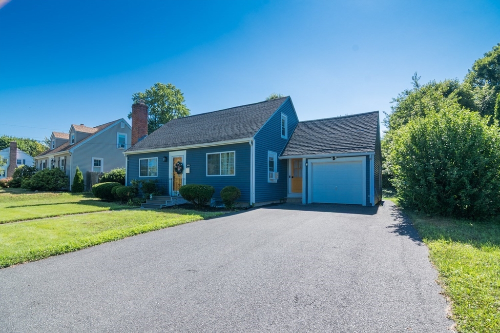 379 Roosevelt Avenue Springfield, MA 01118 - Photo 3 of 32