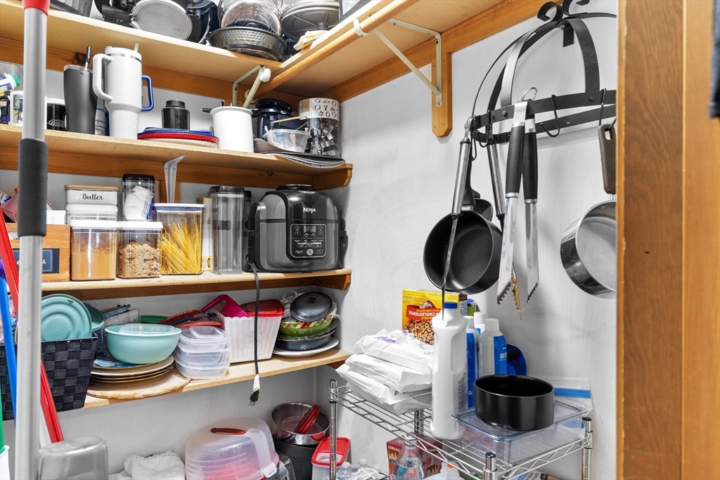 7 Adams Avenue Saugus, MA 01906 - Photo 13 of 39