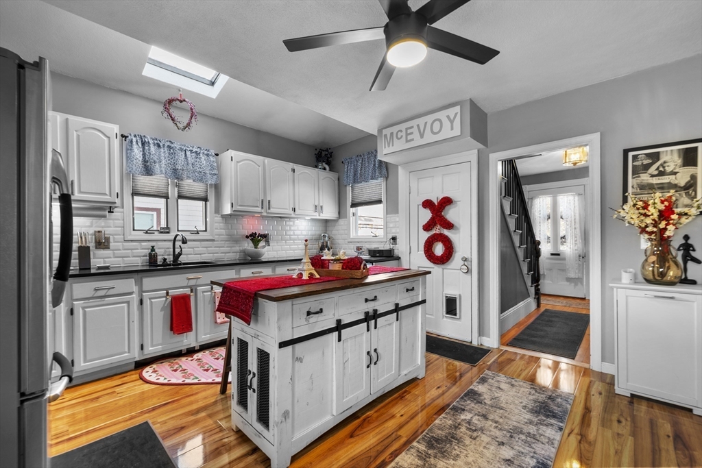 7 Adams Avenue Saugus, MA 01906 - Photo 5 of 39