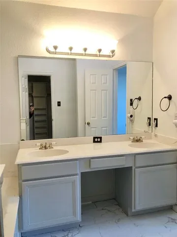 a bathroom with a tub