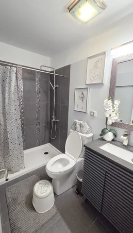 $579,000 | 1585 West Oakmont Road, Hoffman Estates, IL 60169