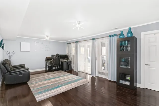 $579,000 | 1585 West Oakmont Road, Hoffman Estates, IL 60169