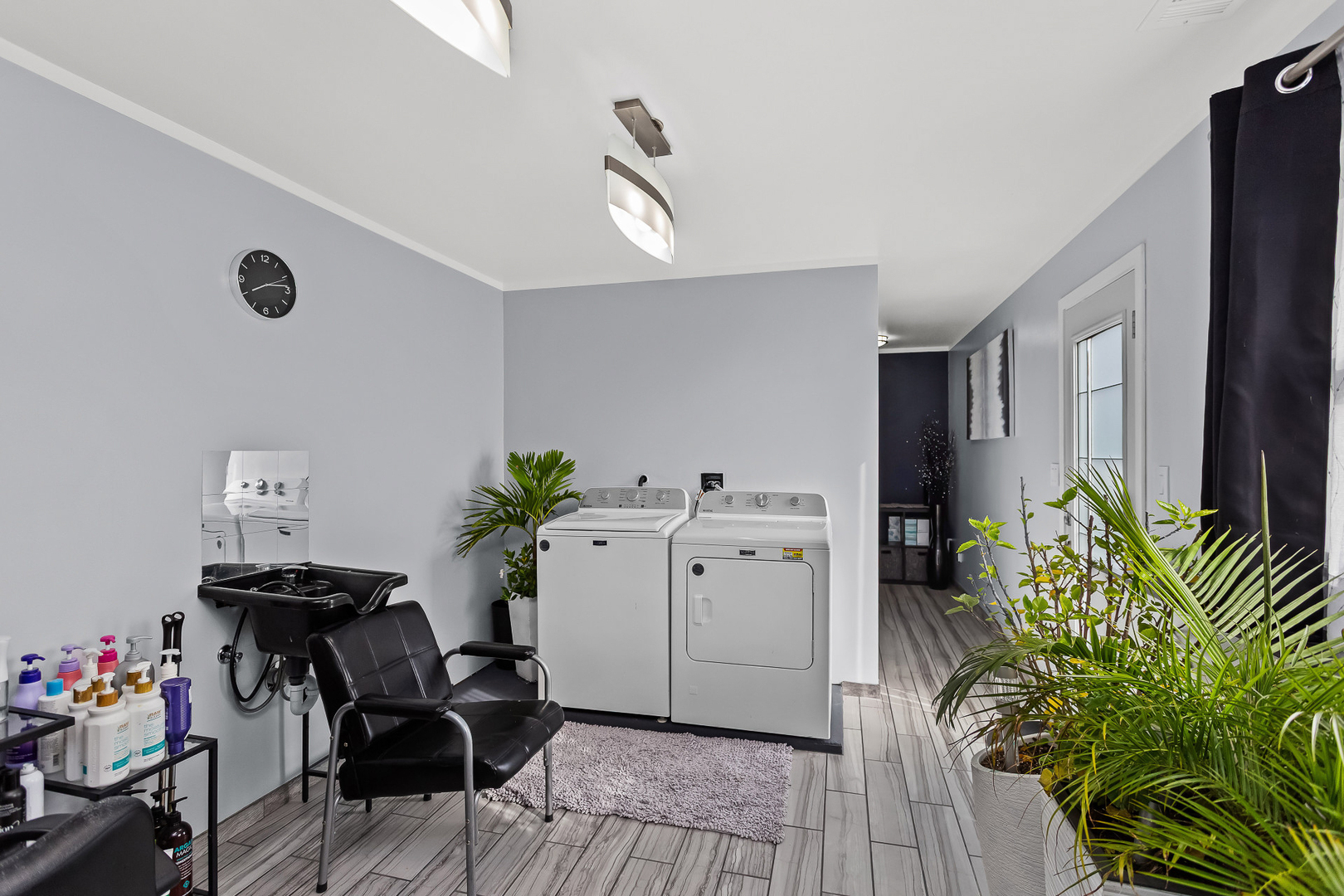 1585 West Oakmont Road Hoffman Estates, IL 60169 - Photo 18 of 25 a living room with furniture and a potted plant
