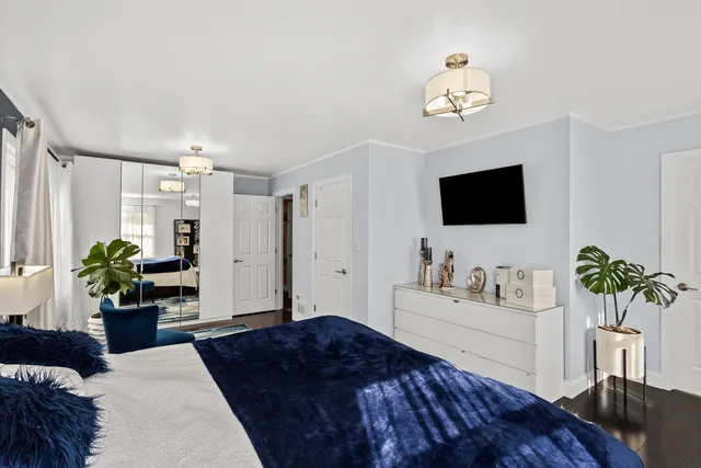 $579,000 | 1585 West Oakmont Road, Hoffman Estates, IL 60169