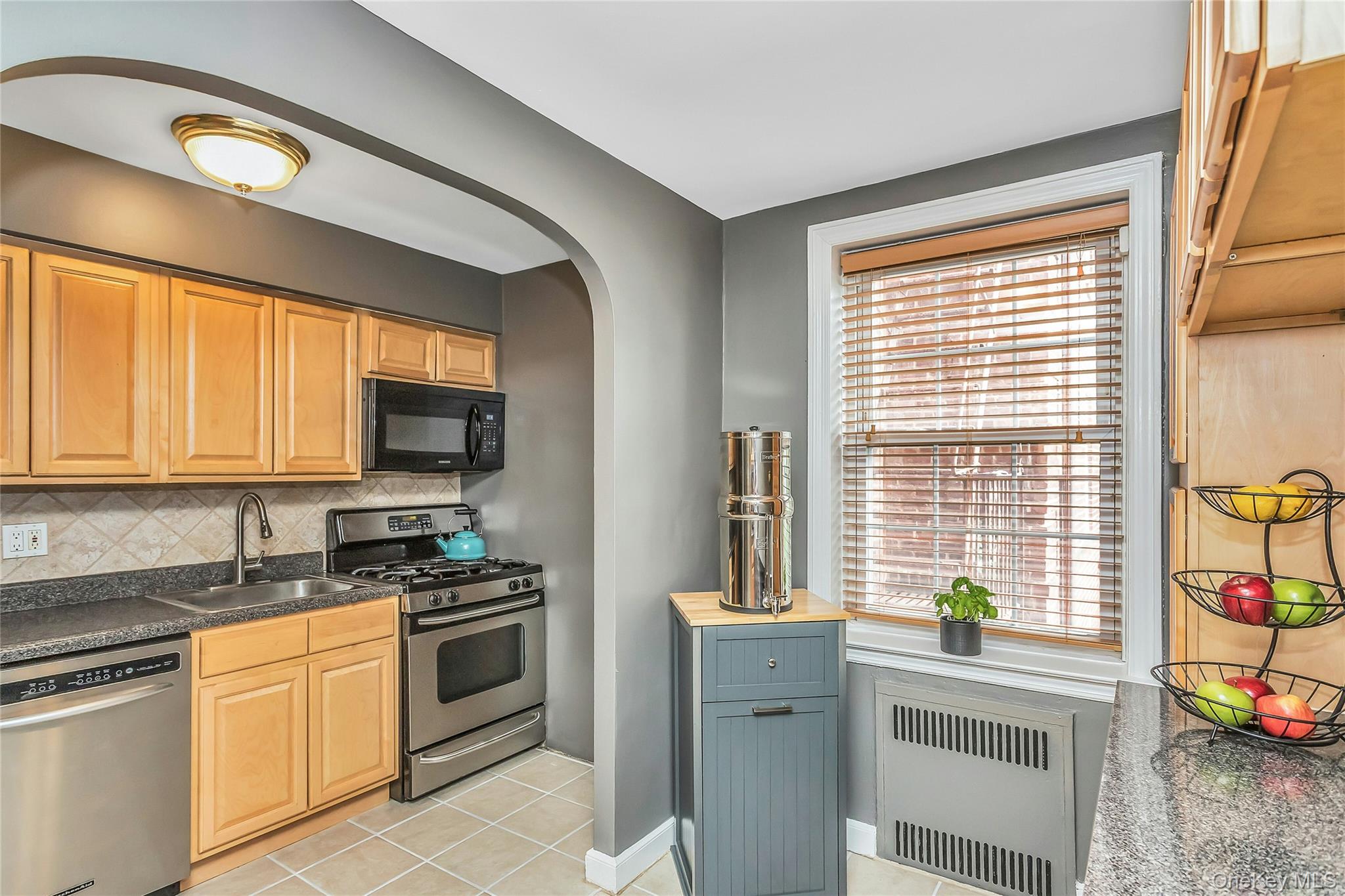 8 Welwyn Road, Unit 2F Great Neck, NY 11021 - Photo 10 of 23