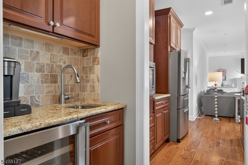 42 Evergreen Avenue Springfield, NJ 07081 - Photo 13 of 45