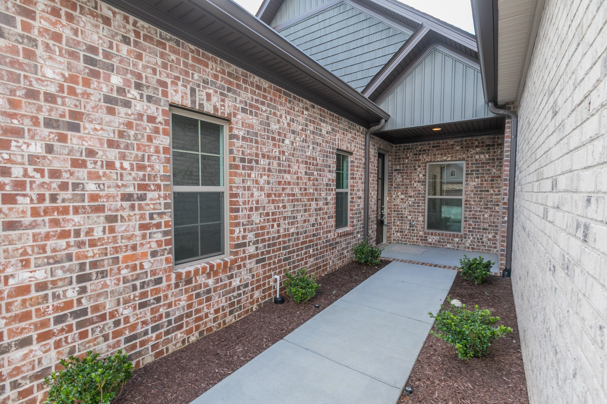 422 West Foxrun Springfield, TN 37172 - Photo 3 of 18 a front view of a house with a yard