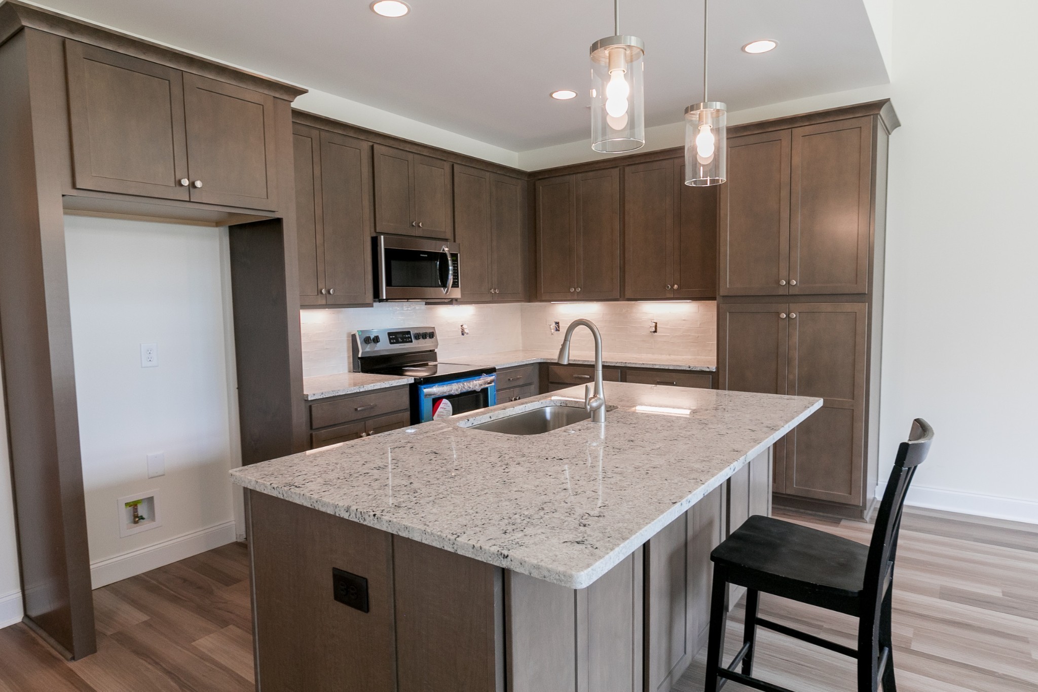 422 West Foxrun Springfield, TN 37172 - Photo 9 of 18 a kitchen with a table chairs and refrigerator
