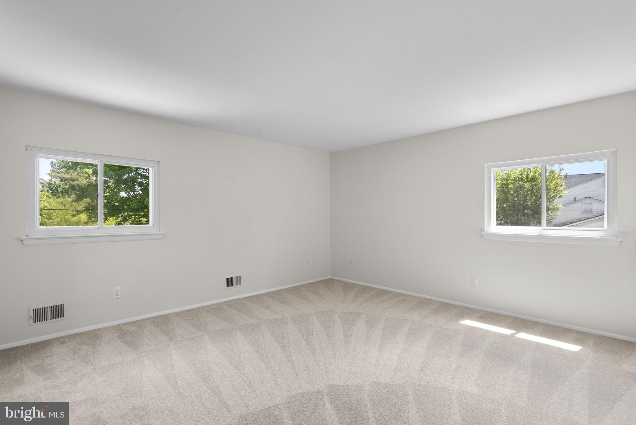 17109 Oxley Farm Road Poolesville, MD 20837 - Photo 16 of 43 Primary bedroom
