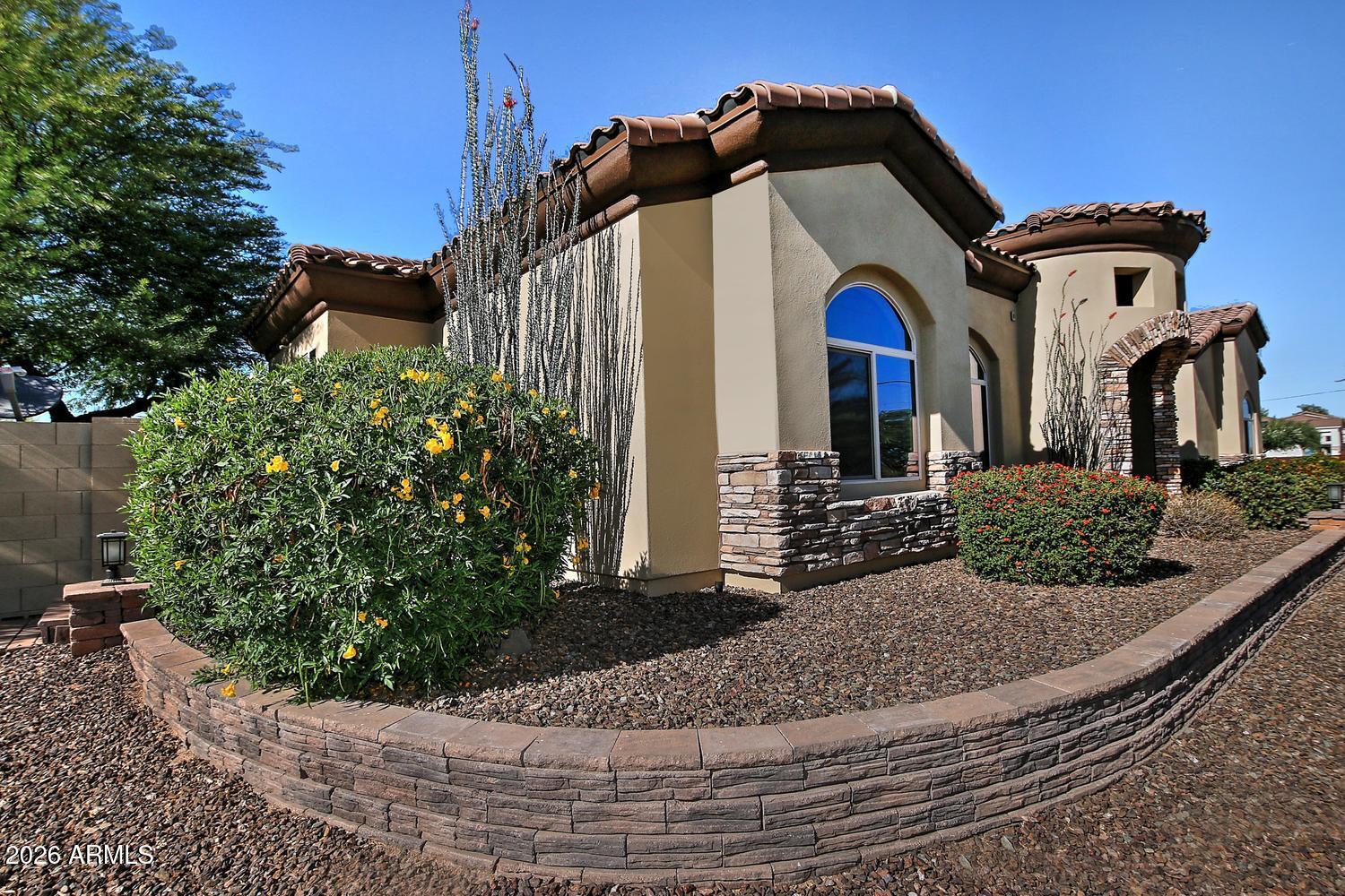 1614 West Maddock Road Phoenix, AZ 85086 - Photo 19 of 88 009-023-Side View-1500x1000