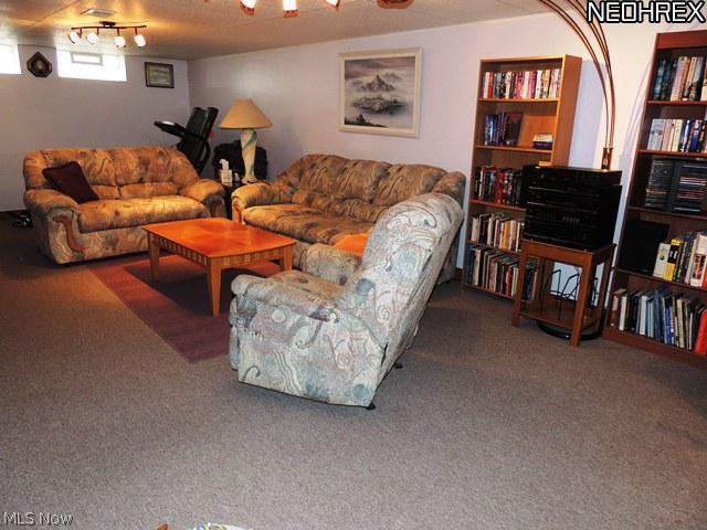 7296 Oakwood Road Parma, OH 44130 - Photo 17 of 20