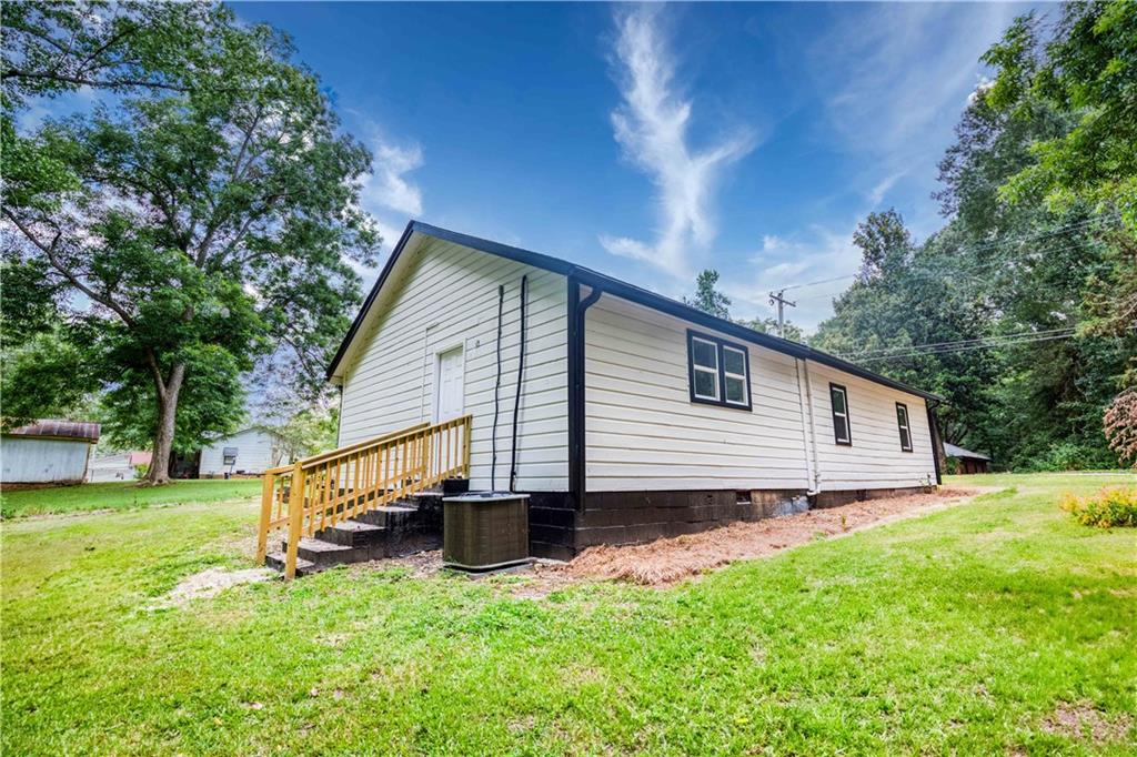 206 Walker Drive Monroe, GA 30655 - Photo 4 of 24