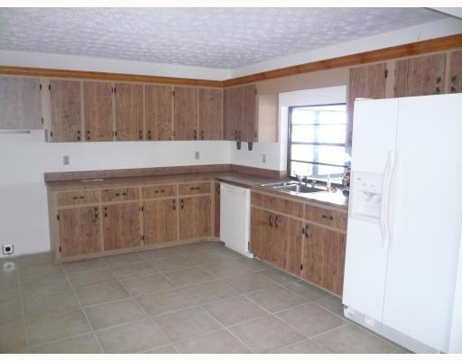 166 Southwest Cabana Point Circle Stuart, FL 34994 - Photo 5 of 8 Gallery Image 5