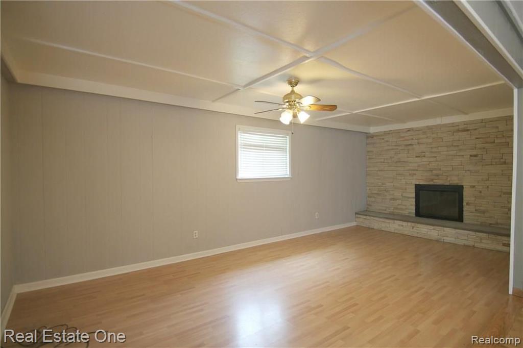 23074 Tuck Road Farmington, MI 48336 - Photo 2 of 17