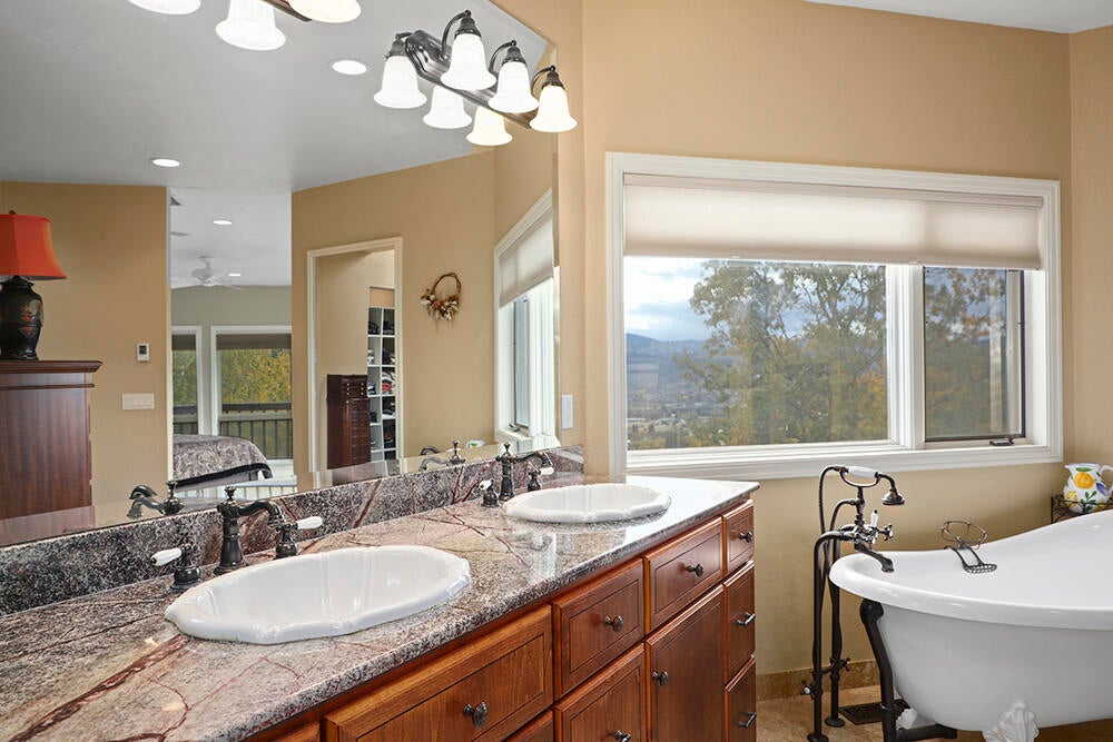 2255 Johns Peak Road Central Point, OR 97502 - Photo 11 of 36 Master Bath 2