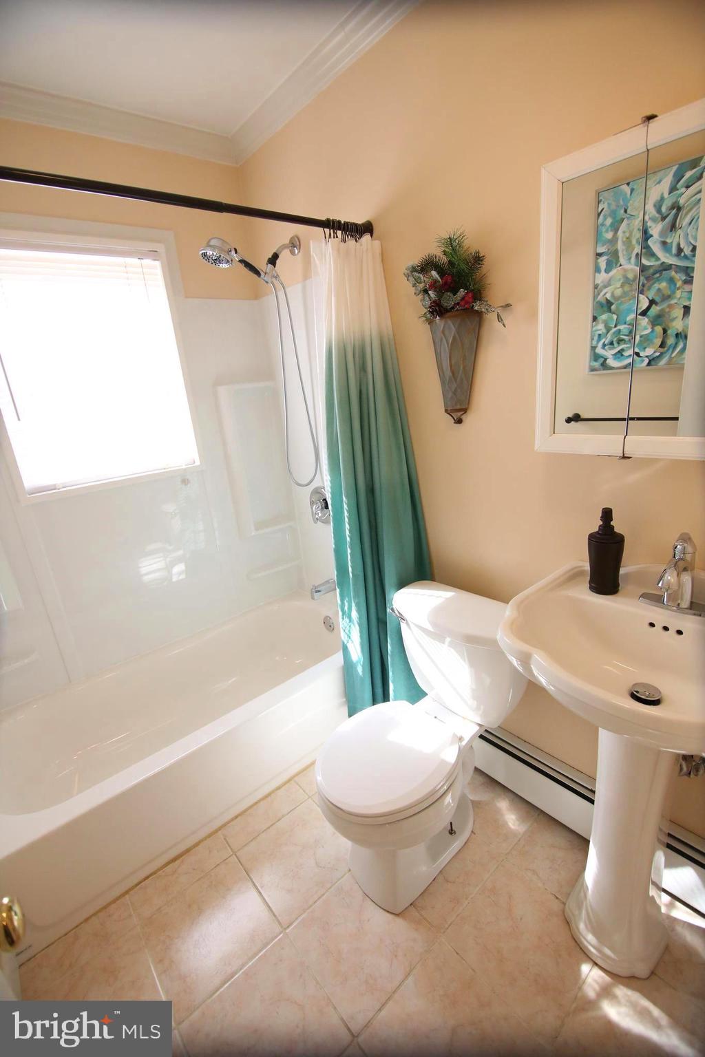 6 Hunt Road Levittown, PA 19056 - Photo 17 of 39 Gallery Image 17