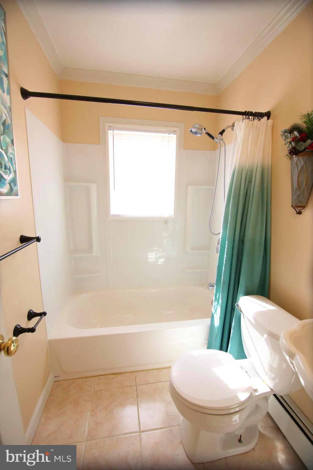 6 Hunt Road Levittown, PA 19056 - Photo 18 of 39 Gallery Image 18