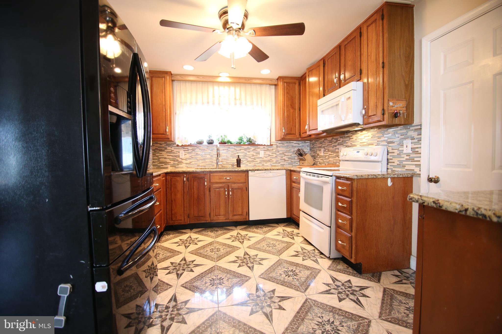 6 Hunt Road Levittown, PA 19056 - Photo 6 of 39 Gallery Image 6