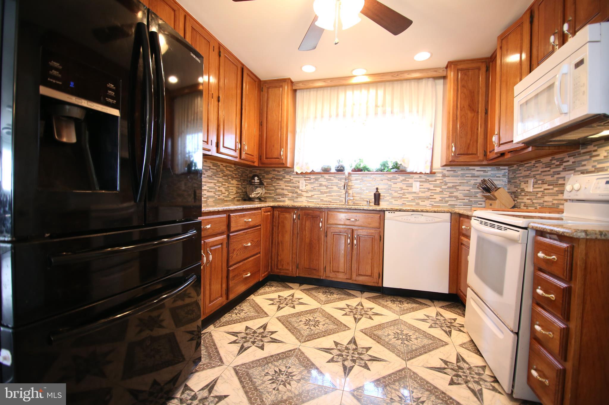 6 Hunt Road Levittown, PA 19056 - Photo 7 of 39 Gallery Image 7