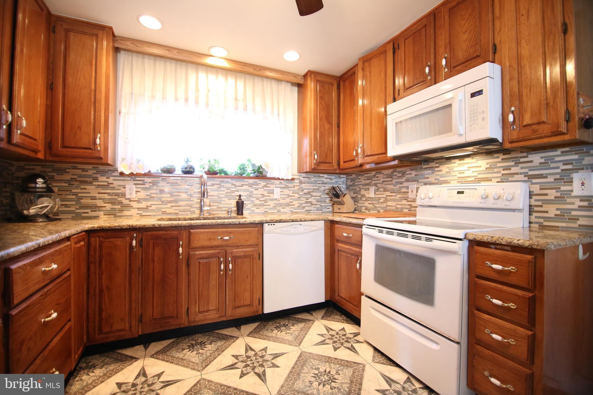 6 Hunt Road Levittown, PA 19056 - Photo 8 of 39 Gallery Image 8