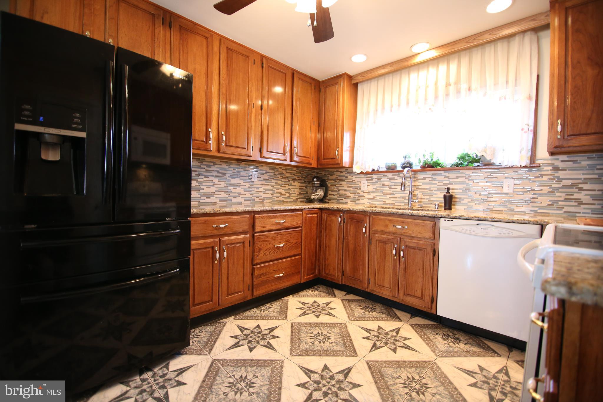 6 Hunt Road Levittown, PA 19056 - Photo 9 of 39 Gallery Image 9