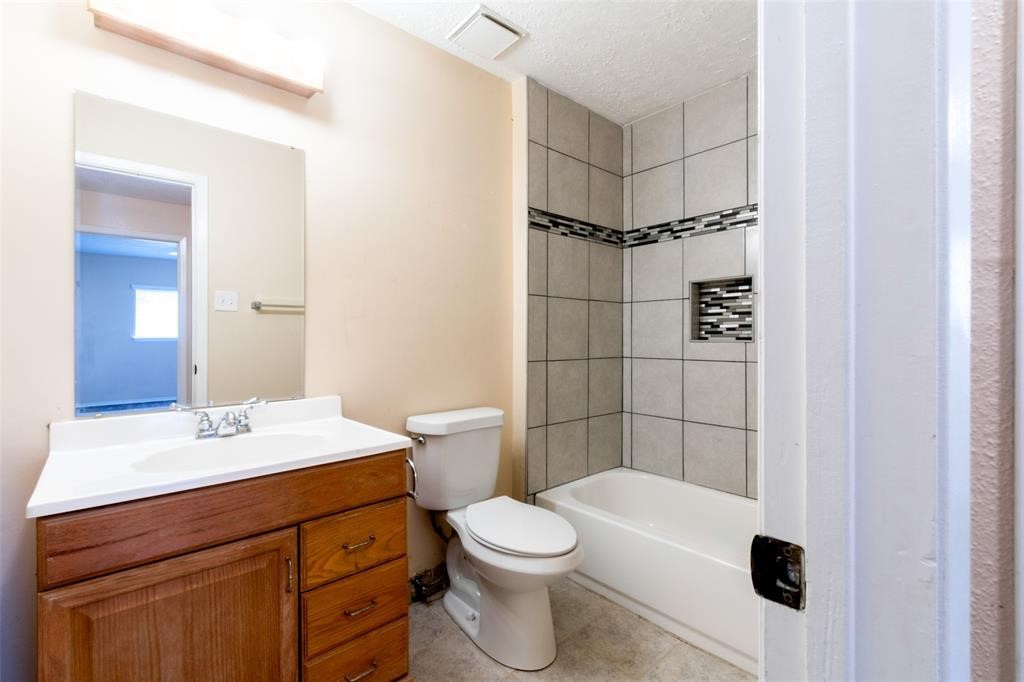 2527 Colonial Ridge Drive Friendswood, TX 77546 - Photo 22 of 30 Gallery Image 22