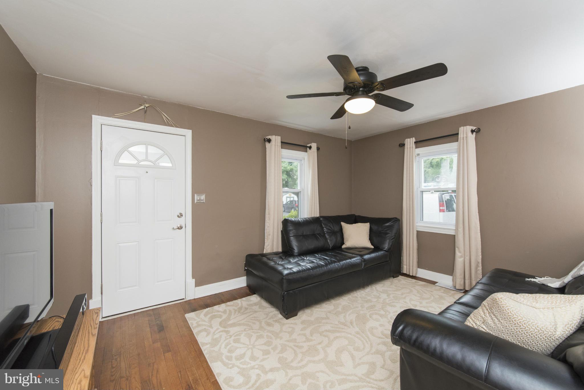1110 Poplar Grove Road Street, MD 21154 - Photo 2 of 30 Living Room