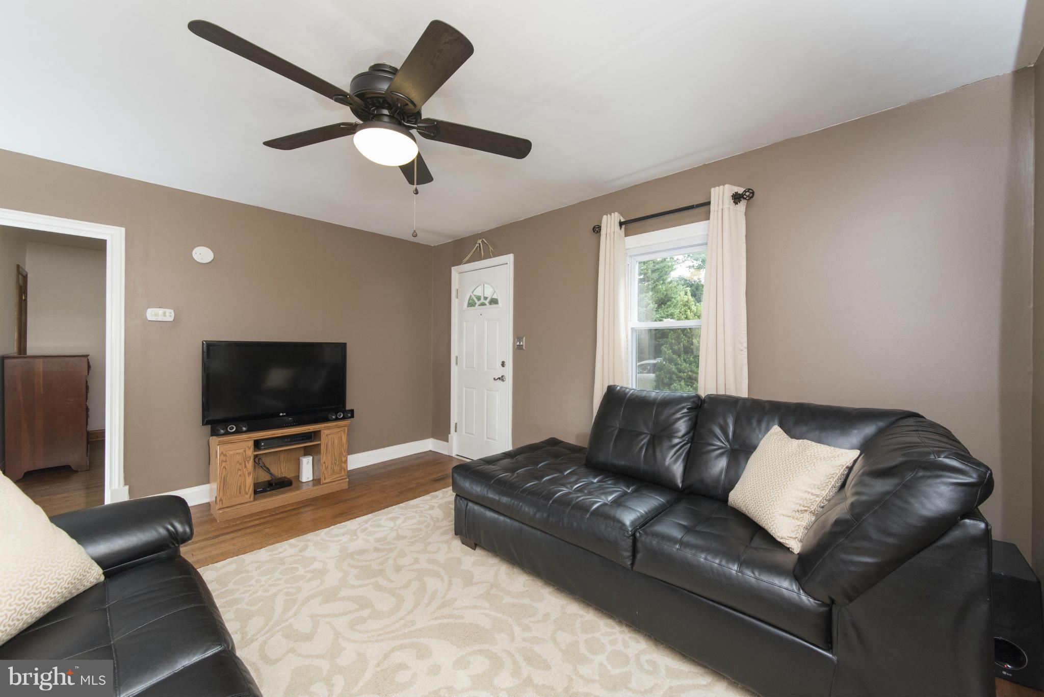 1110 Poplar Grove Road Street, MD 21154 - Photo 3 of 30 Living Room