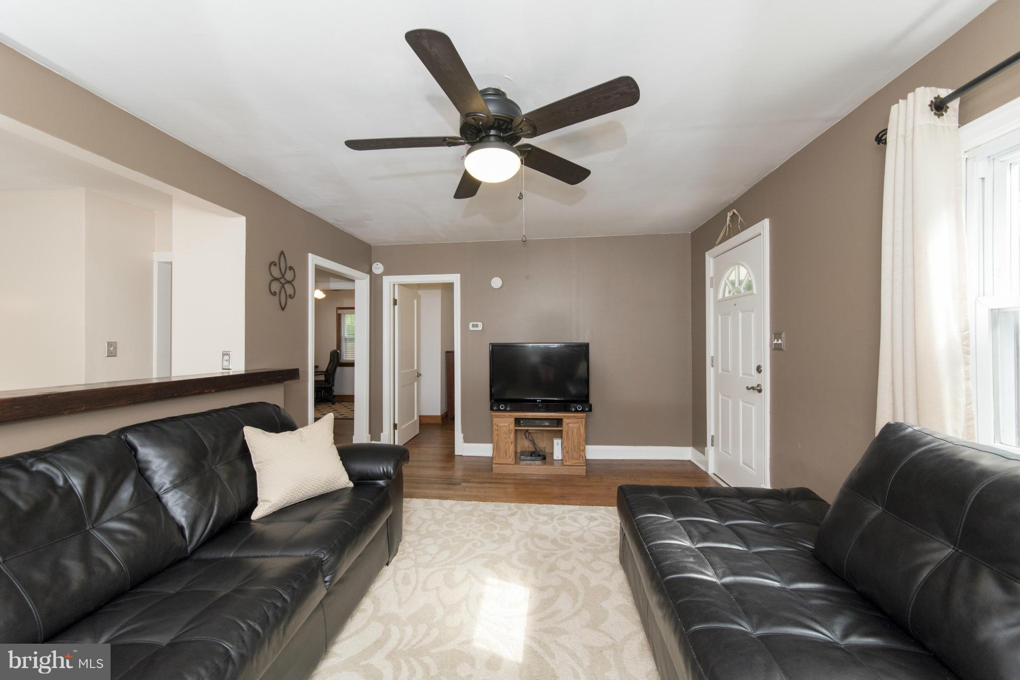 1110 Poplar Grove Road Street, MD 21154 - Photo 4 of 30 Living Room
