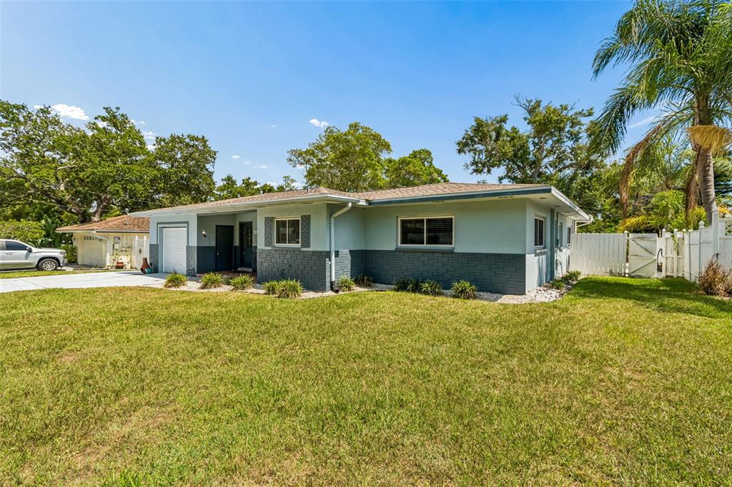 3282 Honeysuckle Road Largo, FL 33770 - Photo 4 of 92