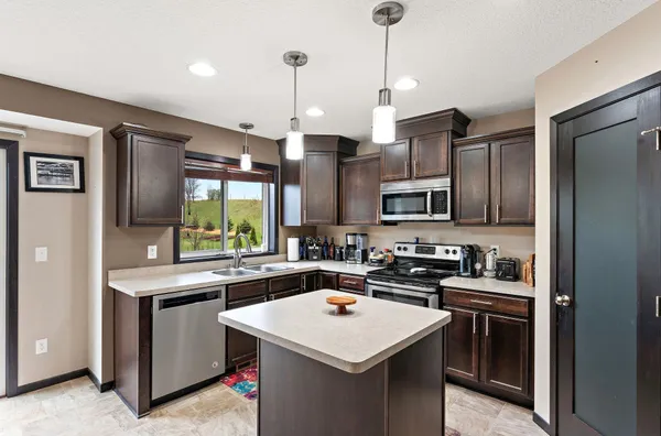 $450,000 | 713 Overlook Drive, Buffalo, MN 55313