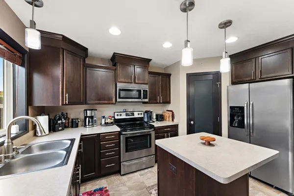 $450,000 | 713 Overlook Drive, Buffalo, MN 55313