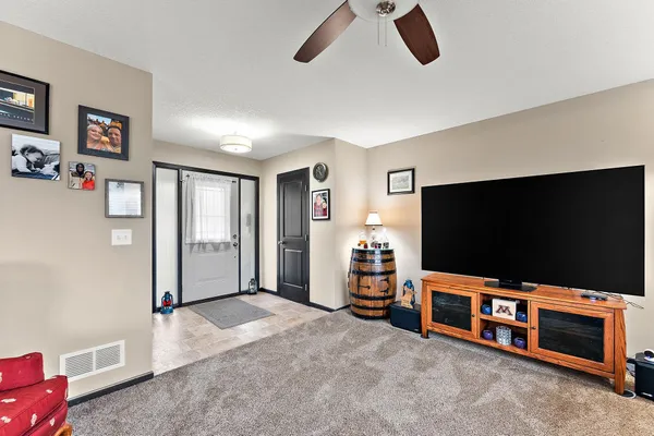 $450,000 | 713 Overlook Drive, Buffalo, MN 55313