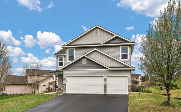 $450,000 | 713 Overlook Drive, Buffalo, MN 55313