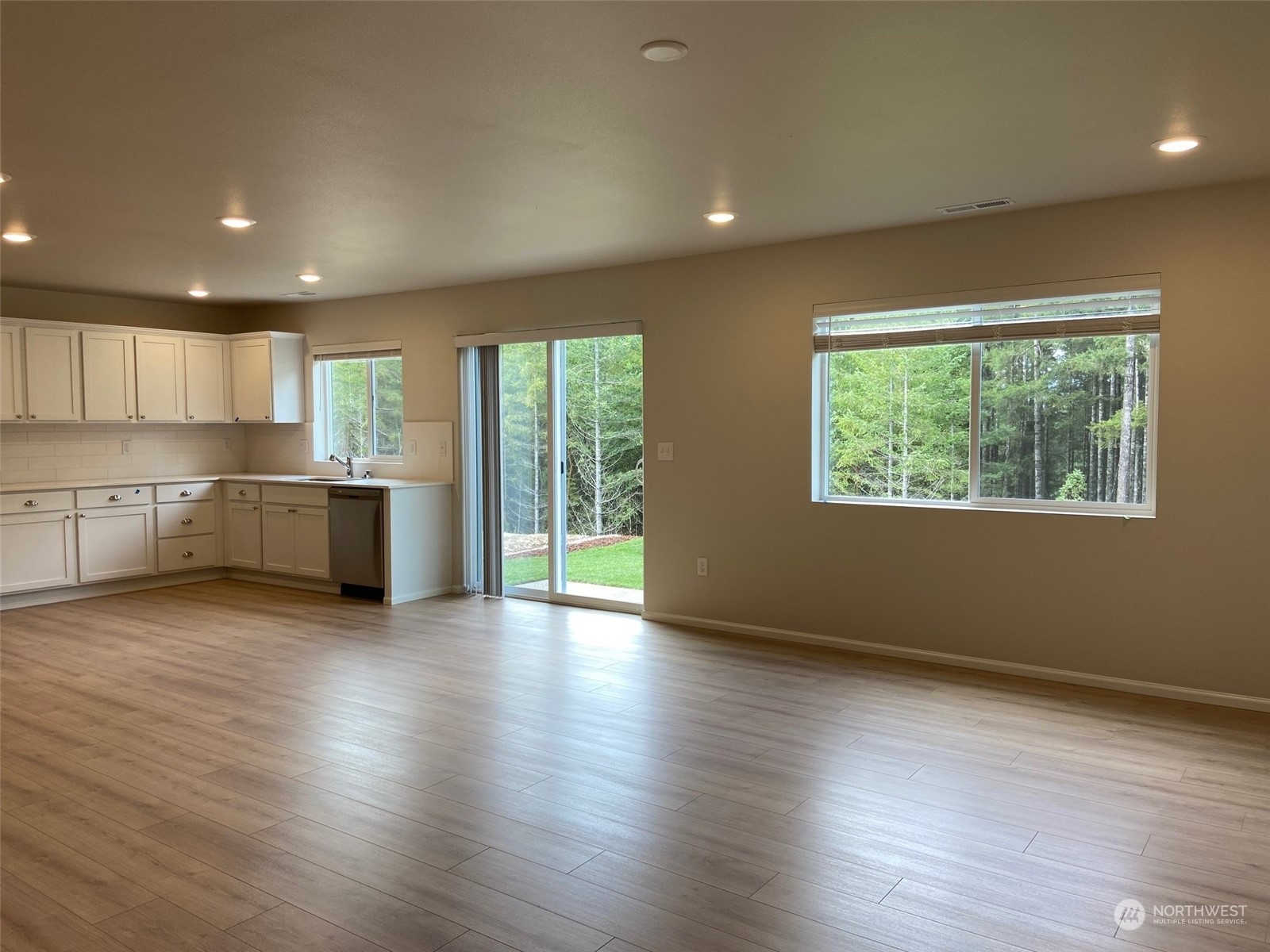 471 Northeast Ridge Point Boulevard, Unit 106 Belfair, WA 98528 - Photo 5 of 36 Gallery Image 5