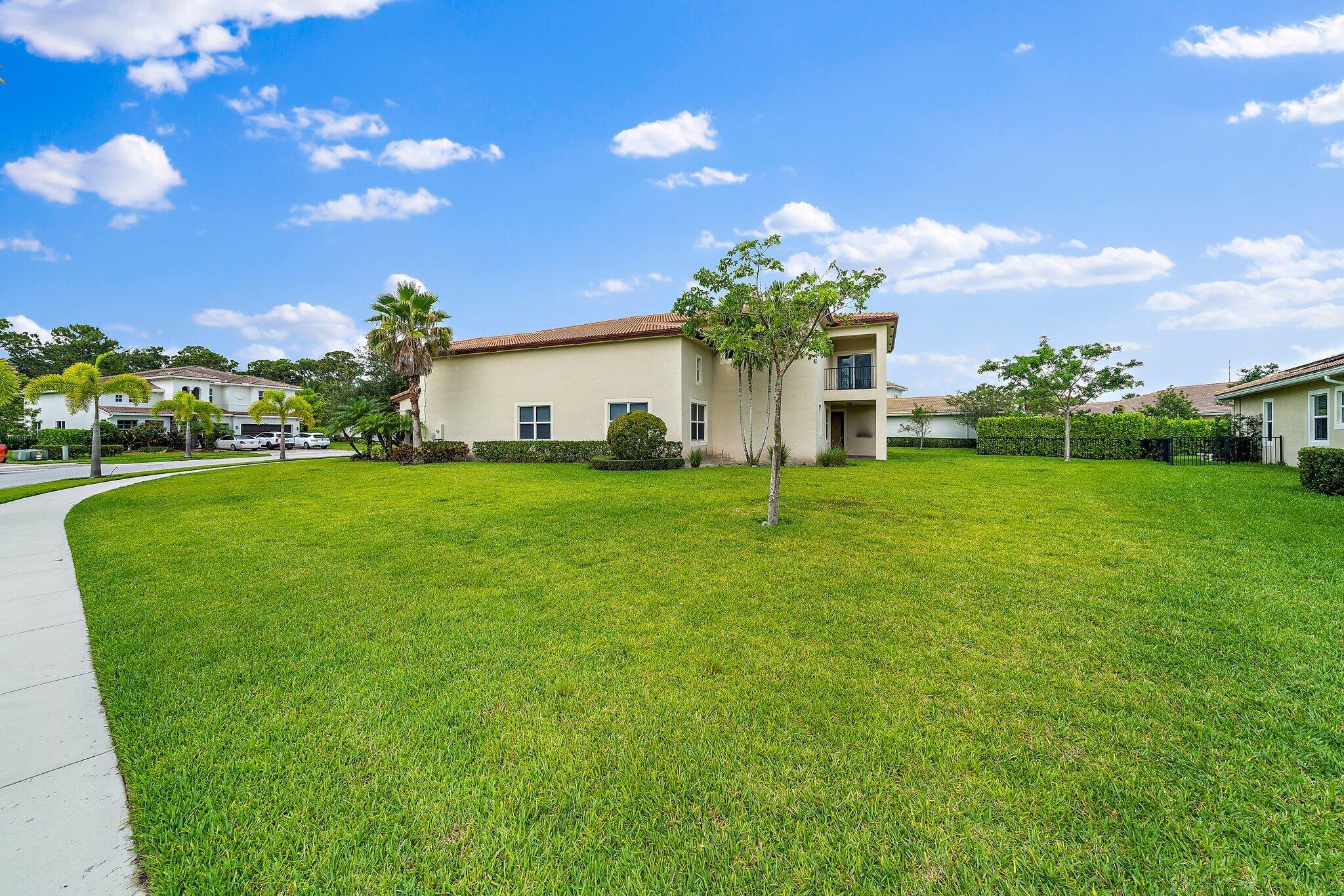 434 Rudder Cay Way Jupiter, FL 33458 - Photo 44 of 52 434 rudder cay 6-25 side yard to house