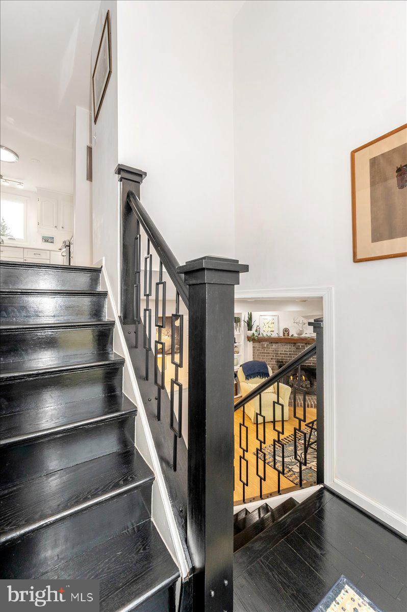 19312 Hempstone Avenue Poolesville, MD 20837 - Photo 23 of 66 Modern stairwell