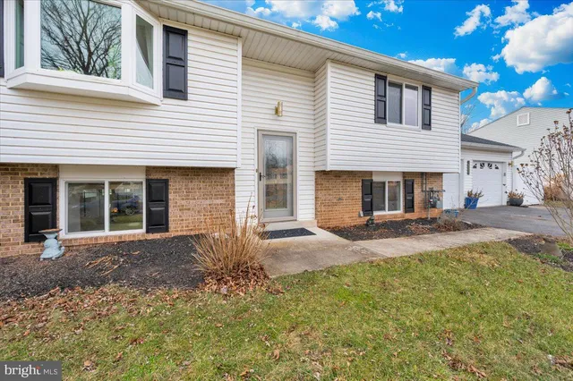 $575,000 | 19312 Hempstone Avenue, Poolesville, MD 20837