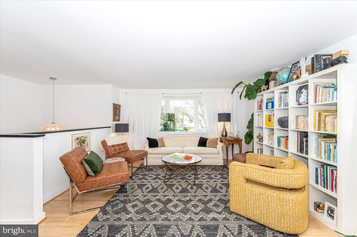 19312 Hempstone Avenue Poolesville, MD 20837 - Photo 7 of 66 Living Room